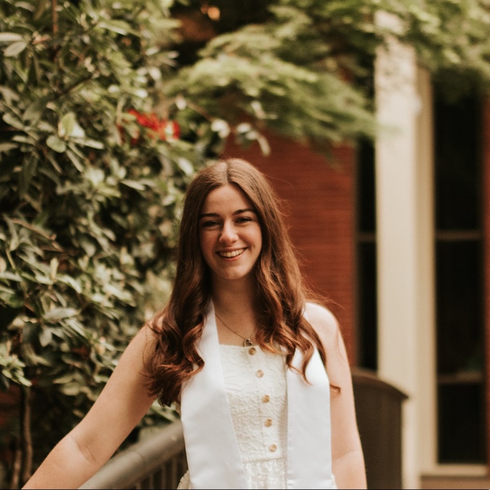 Meet your Posher, Maura